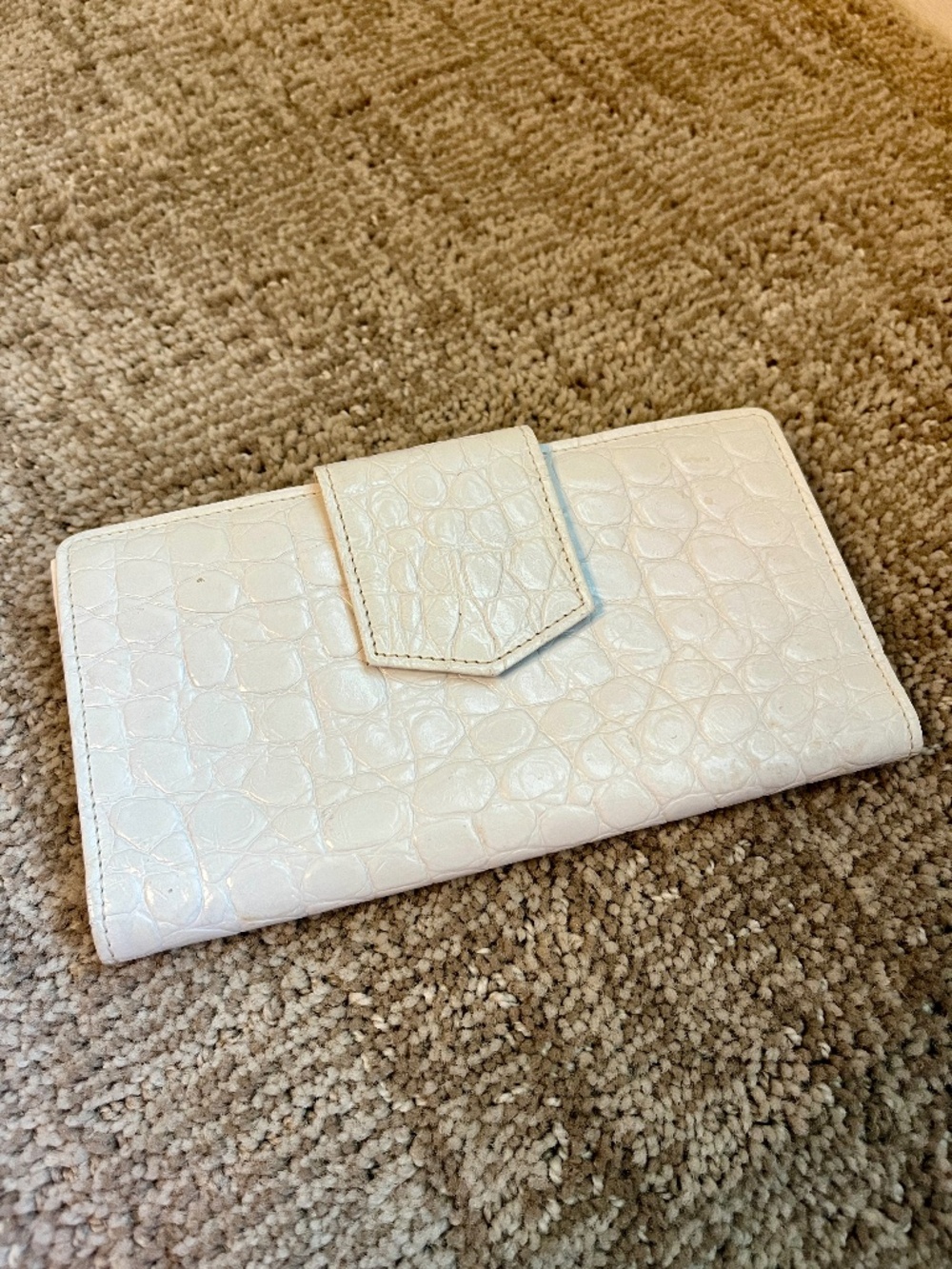 ROLFS white cowhide leather wallet, alligator texture